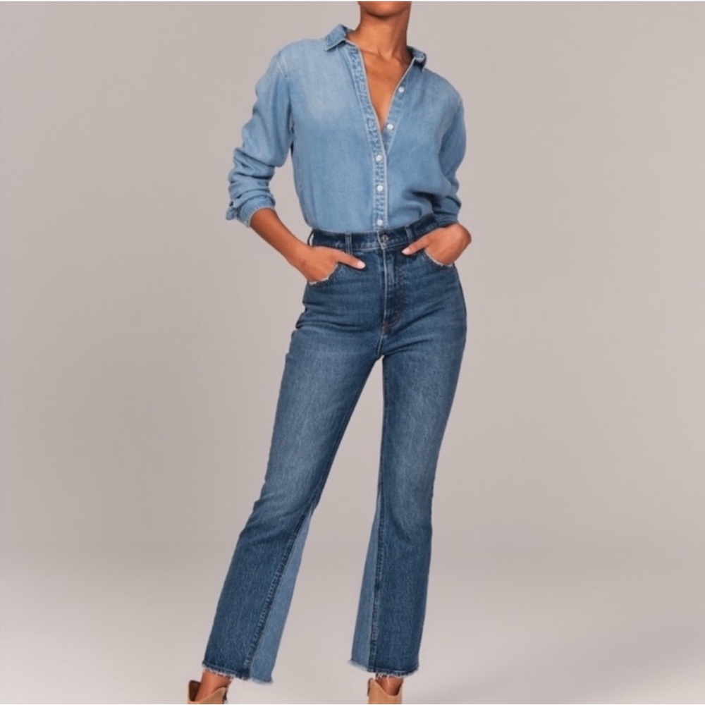 NWT ABERCROMBIE Kick Flare Ultra High Rise Jean x Medium - size 28/S